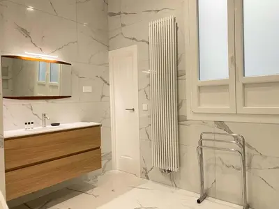 Un baño de Lovely 3BR near Palacio Real