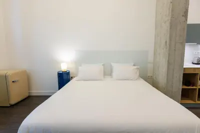 Cama o camas de una habitación en WE MADRID STUDIOS centro