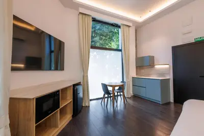 Una televisión o centro de entretenimiento en WE MADRID STUDIOS centro