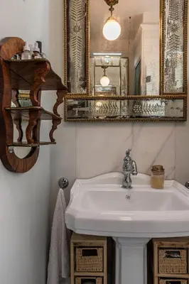 Un baño de J The Rose Habitación room to rent