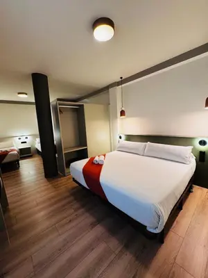 Cama o camas de una habitación en Hostal Sol Square Madrid