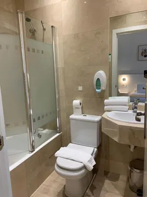 Un baño de Hostal Sol Square Madrid