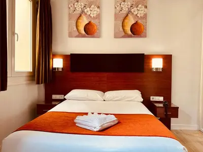 Cama o camas de una habitación en Hostal Sol Square Madrid