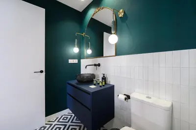 Un baño de GuestReady - Charming studio near Gran Vía