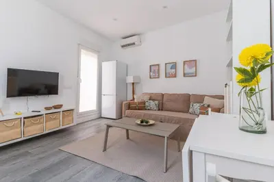 Una televisión o centro de entretenimiento en Modern with Terrace - 1Bedroom 1Bath - Chamberí