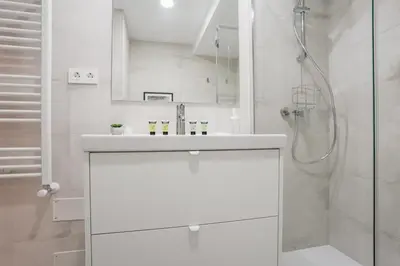 Un baño de Renovated with pool -2Bedrooms 2Baths-Chamberí