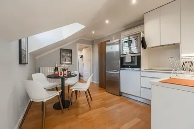 Una cocina o zona de cocina en 3 min walk - Puerta del Sol - AC Every Room - Desk