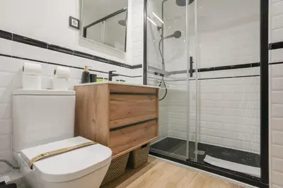 Un baño de Cozy renovated -1Bedroom 1Bath-Plaza de España