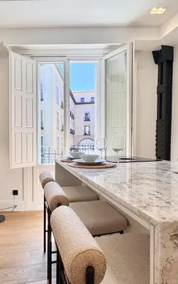 Plano de Stylish Plaza Mayor View Prime City Location