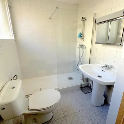 Un baño de Piso de 3 dormitorios en el centro de Madrid