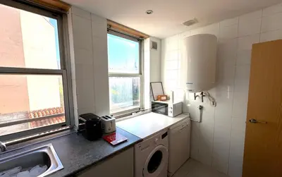 Una cocina o zona de cocina en Piso de 3 dormitorios en el centro de Madrid