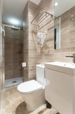 Un baño de Suites You Opera