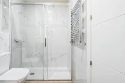 Un baño de Spacious Bright-3Bedrooms 2Bathrooms-Av. America