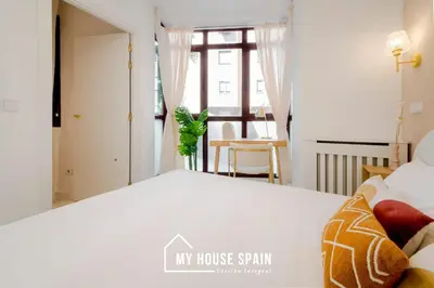 Cama o camas de una habitación en MyHouseSpain - Encantador apartamento en Madrid