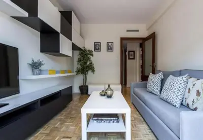Zona de estar de AH -Plaza de Ventas -Apartamento Tranquilo y Céntrico