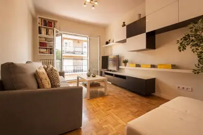Zona de estar de AH -Plaza de Ventas -Apartamento Tranquilo y Céntrico