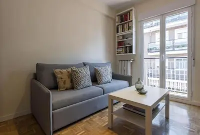Zona de estar de AH -Plaza de Ventas -Apartamento Tranquilo y Céntrico