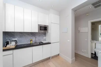 Una cocina o zona de cocina en GuestReady - Cute flat in Salamanca Madrid