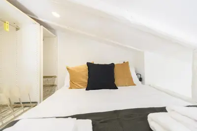 Cama o camas de una habitación en 1 bedroom loft apartment in the center Temporal SVI154