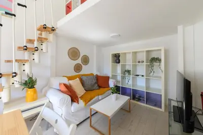 Una televisión o centro de entretenimiento en 1 bedroom loft apartment in the center Temporal SVI154