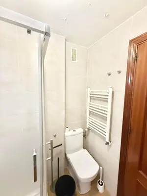 Un baño de Metro Anton Martin 01 AMCH Hospedaje
