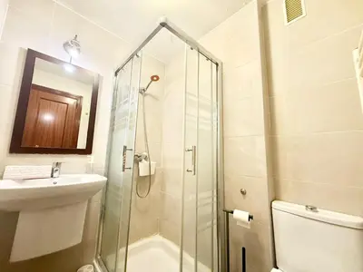 Un baño de Metro Anton Martin 01 AMCH Hospedaje