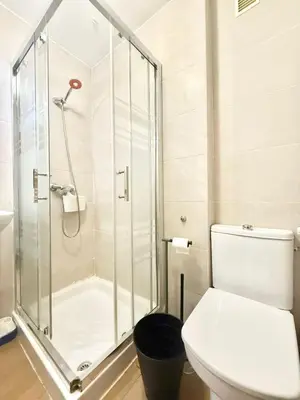 Un baño de Metro Anton Martin 01 AMCH Hospedaje