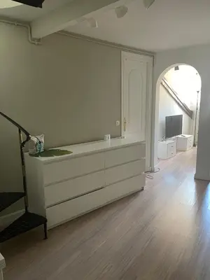 Una televisión o centro de entretenimiento en Cozy penthouse with best views