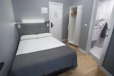 Cama o camas de una habitación en Atocha Rooms