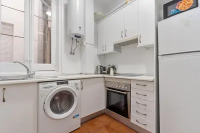 Una cocina o zona de cocina en Yellow Lavapies