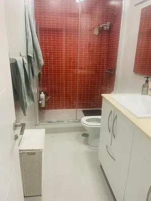 Un baño de Lovely bedroom in downtown Only for girls