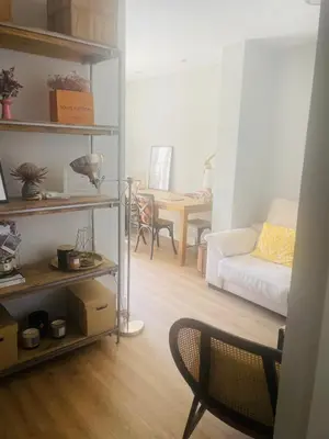 Zona de estar de Lovely bedroom in downtown Only for girls