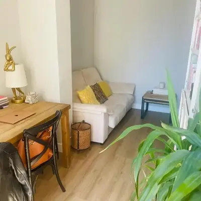 Lovely bedroom in downtown Only for girls