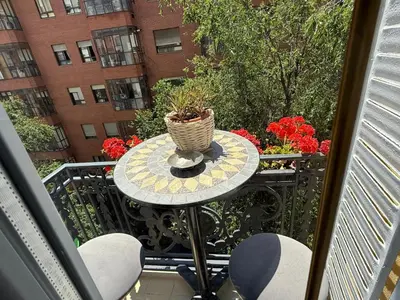 Un balcón o terraza de Habitación baño privado Atocha