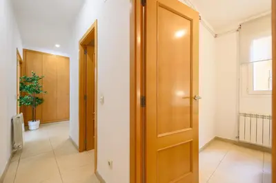 Plano de Apartamento de 2 Dormitorios a Pasos de Gran Vía Vive en el Corazón de Madrid DIN133B