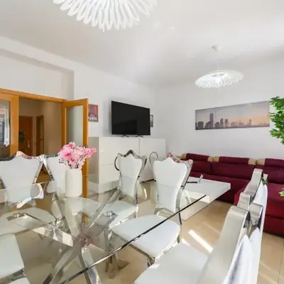 Apartamento de 2 Dormitorios a Pasos de Gran Vía Vive en el Corazón de Madrid DIN133B