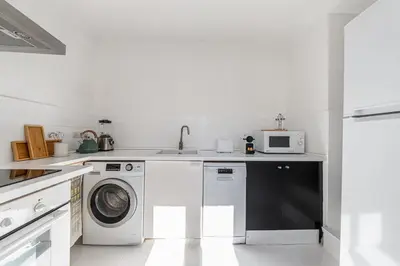 Una cocina o zona de cocina en Waou Gran Via VIII - Alquiler Corta Duración