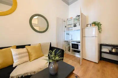 Una cocina o zona de cocina en Apartamento de 1 dormitorio con balcón en el corazón de Madrid Temporal CER822