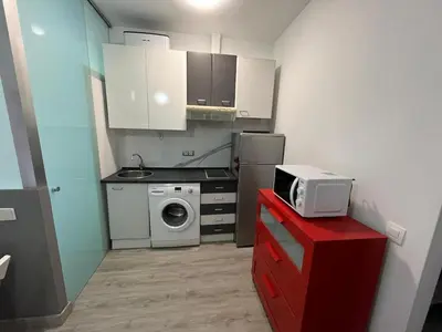 Una cocina o zona de cocina en Lavapies Studio - 10 mins walk Sol - plaza Mayor