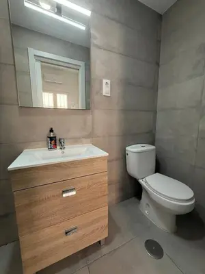 Un baño de Moderno espectacular hogar en Puerta del Ángel