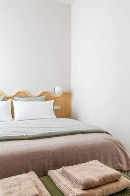 Cama o camas de una habitación en Cozy apartment—Color and comfort in Malasaña