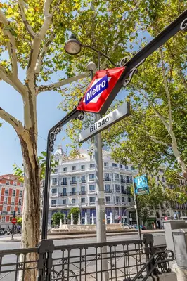 Plano de Exterior apartment—Color and comfort in Malasaña