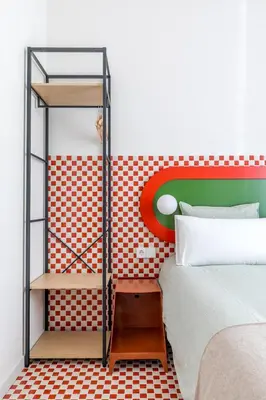 Cama o camas de una habitación en Exterior apartment—Color and comfort in Malasaña