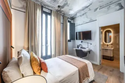 Cama o camas de una habitación en Suites Madrid Centro