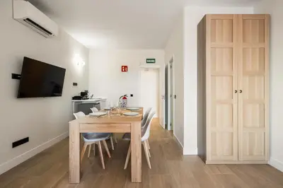 Una televisión o centro de entretenimiento en Carretas Suites