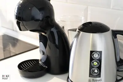 Utensilios para hacer té y café en Argüelles Apartments