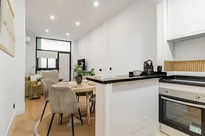 Una cocina o zona de cocina en Confort Urbano junto Anton Martín