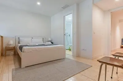 Cama o camas de una habitación en Modern Duplex - 1 Bedroom 2 Baths - Ventas