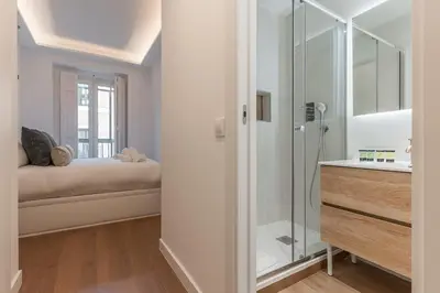 Un baño de Central modern - 1Bdr 1Bath -Plaza de España