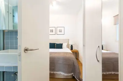 Cama o camas de una habitación en Charming 2BD Apartment with Terrace